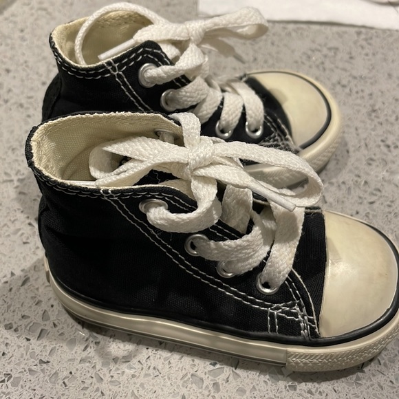 Converse high tops - size 4 baby - Picture 4 of 6